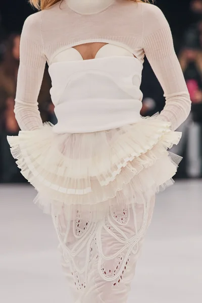 Look 100